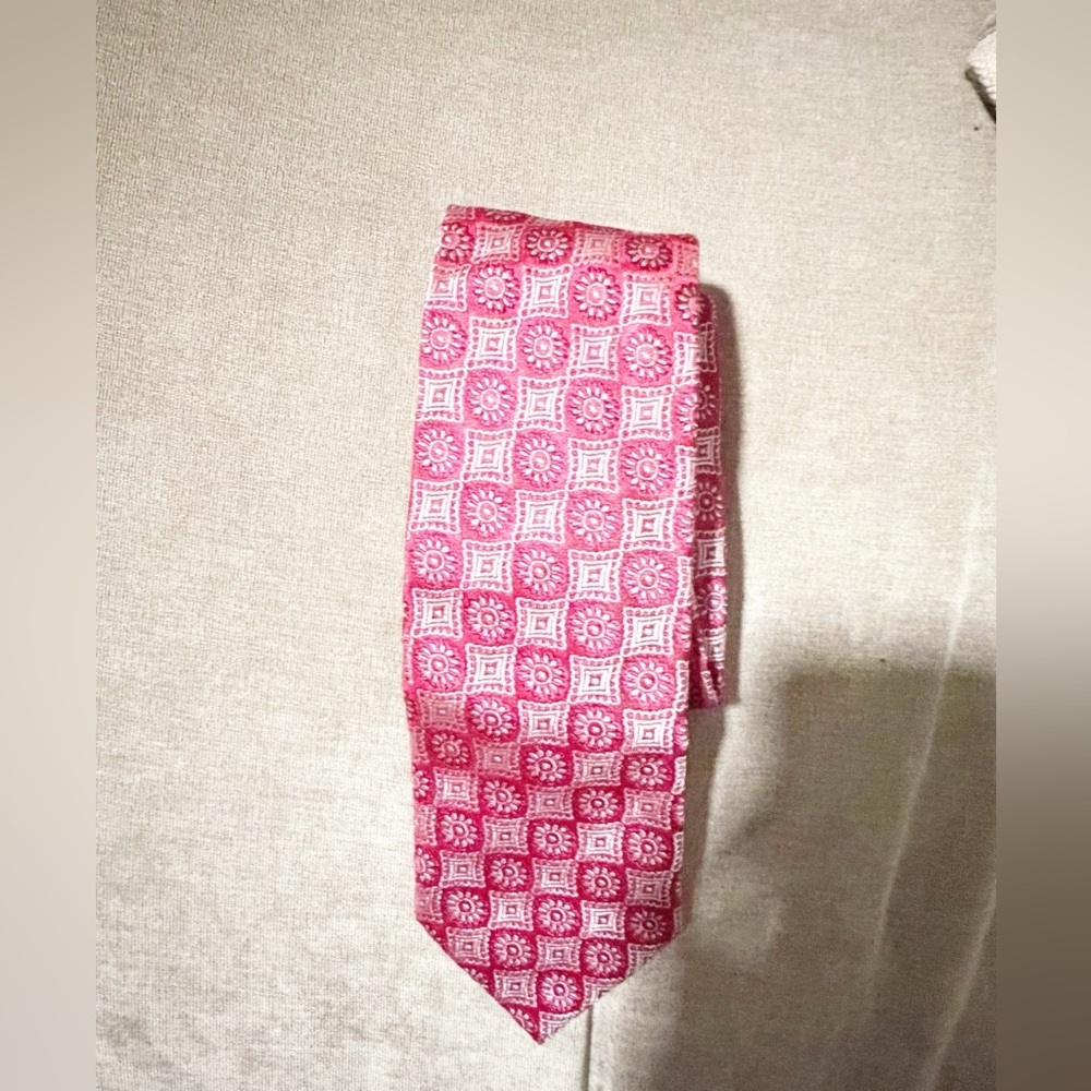 Hugo Boss Elegant Red Patterned Men's Tie